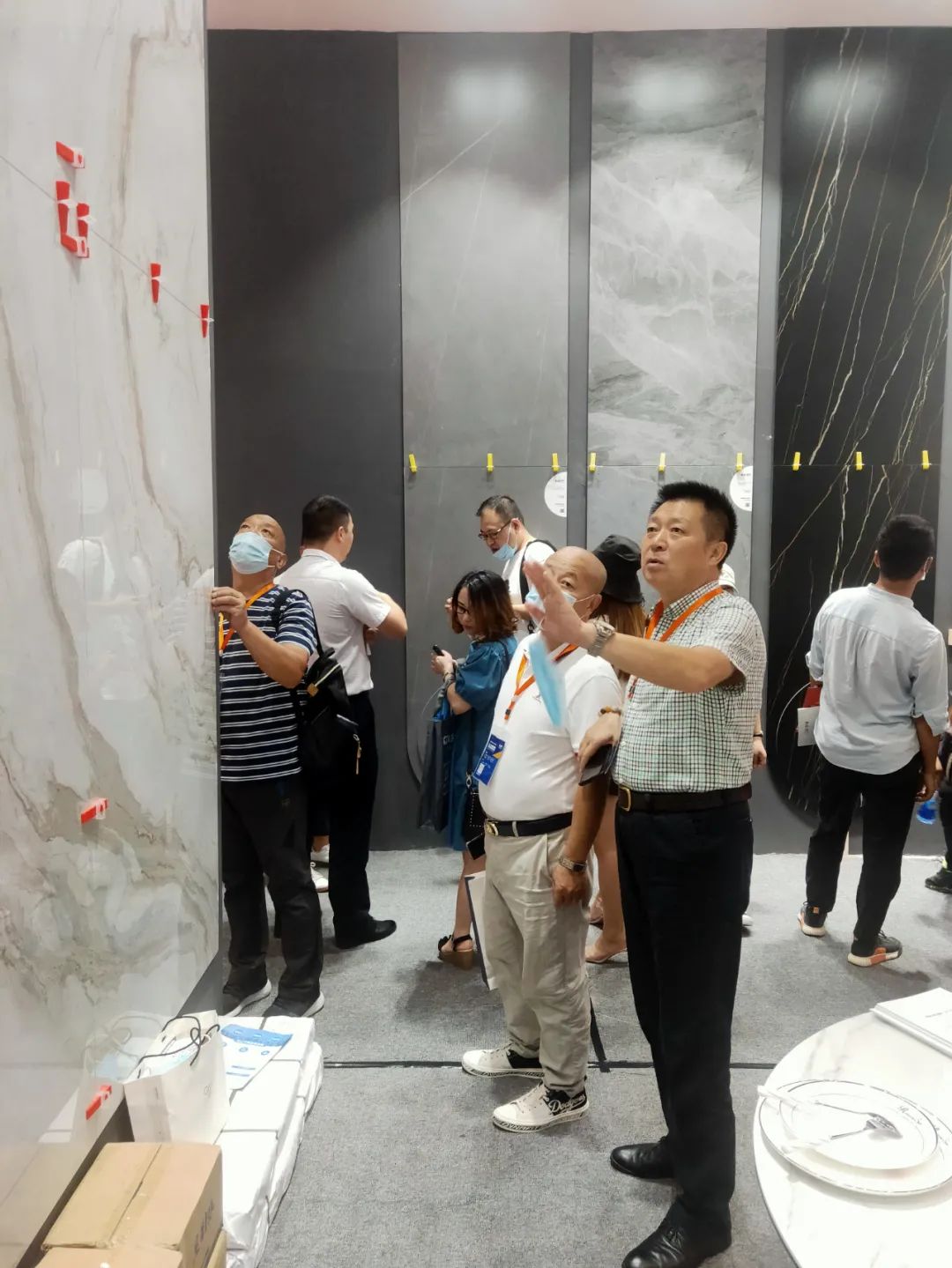 高定风口下，岩板是否会成为瓷砖行业进军定制家居产业的“杀手锏”？(图2)